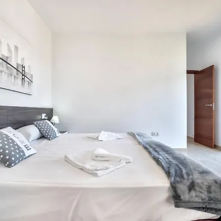 Pinets - Plusholidays Villa